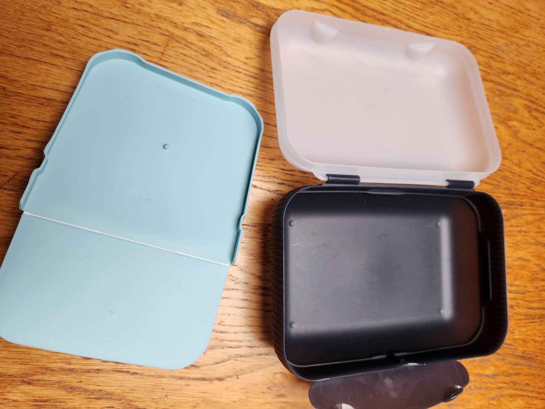 Tupperware Recipients et similaires: Tupperware Top Sandwich oder Aufbewahrungsbehälter – D'occasion à Gstaad par Kuhstall-2026 1