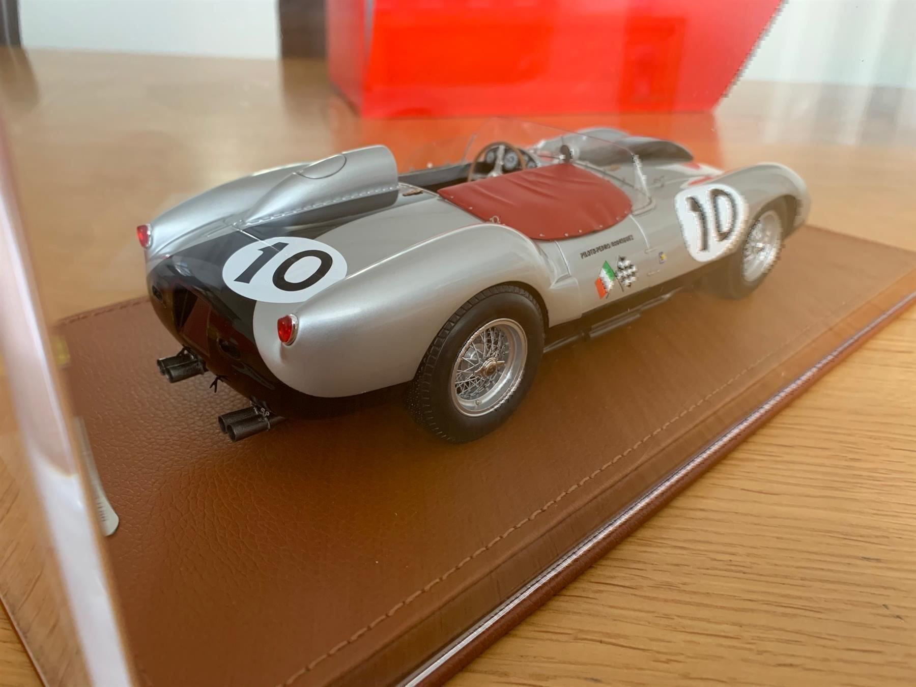 Modellini d'auto: Ferrari 250 Testarossa  silber 1/18  BBR – Nuovo e nell'imballaggio originale da Stein AR venduto da Krabbe2 2