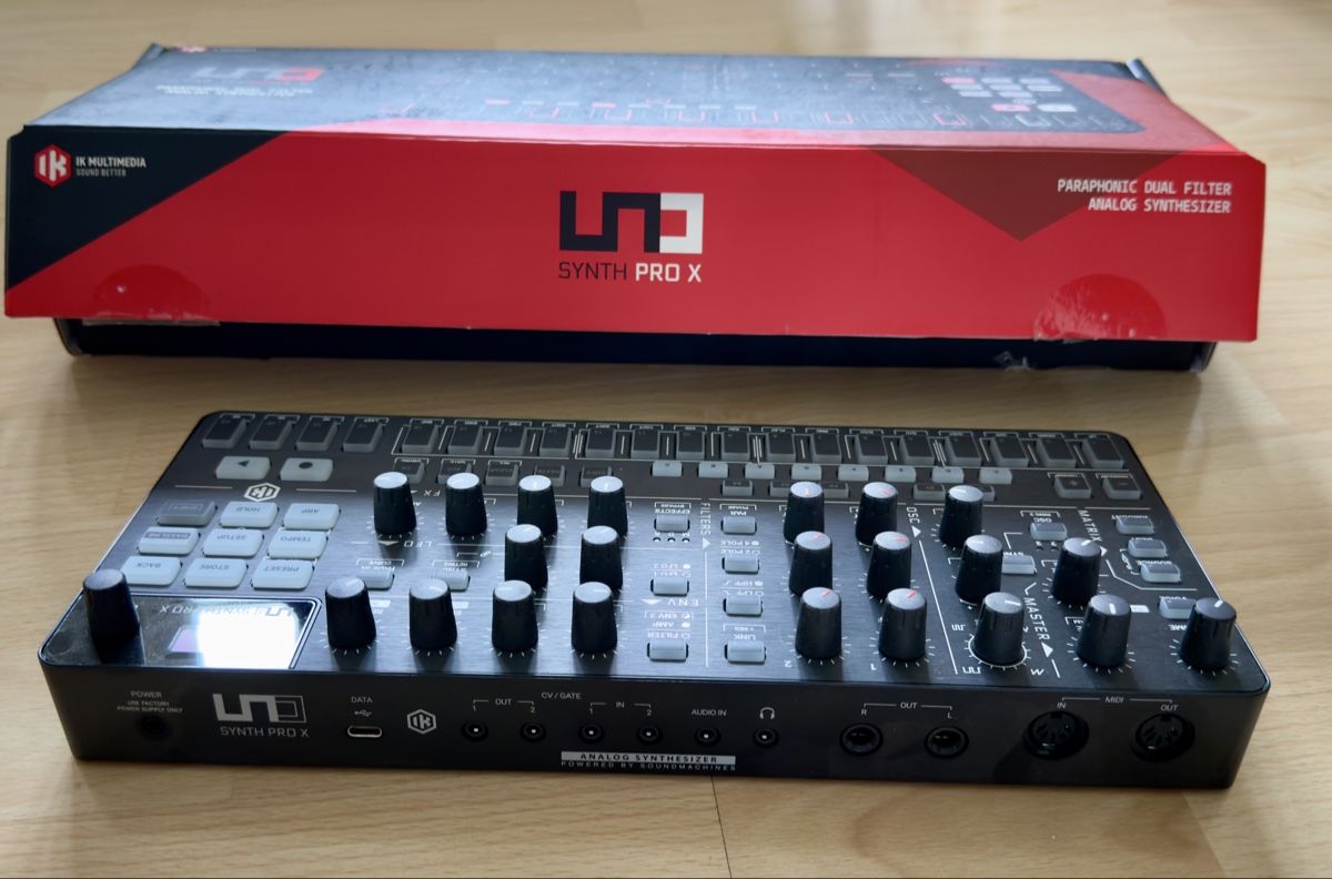 IK Multimedia Strumenti musicali: IK Multimedia UNO Synth Pro X Analog Synthesizer, Paraphonic – Usato da Widnau venduto da kustercarmen 9