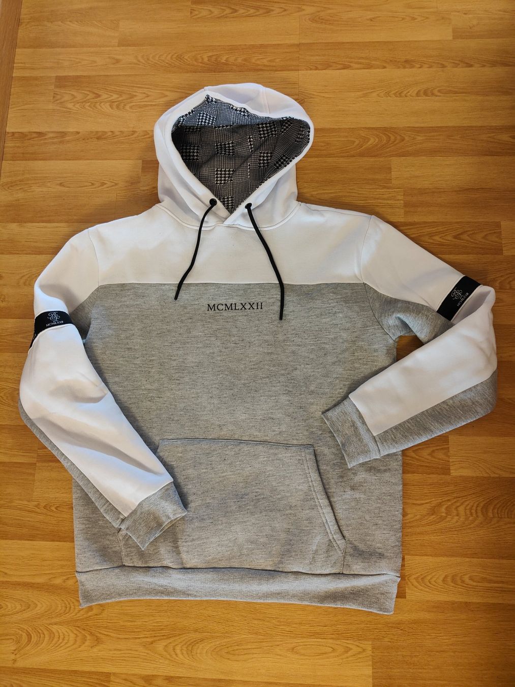 Maglioni & Felpe: Hoodie Kapuzenpullover  schön flauschig Grösse M – Usato da Davos Platz venduto da jon_2b56 3