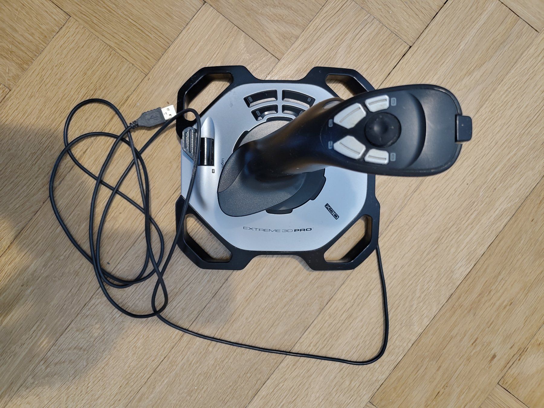 Logitech Manettes: Logitech G Joystick de vol Extreme 3D Pro – D'occasion à Lausanne par Ljab 3