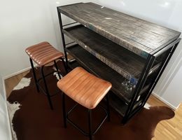 Barmöbel + 2 Barhocker & echtem Kuhfell, Preis Verhandelbar