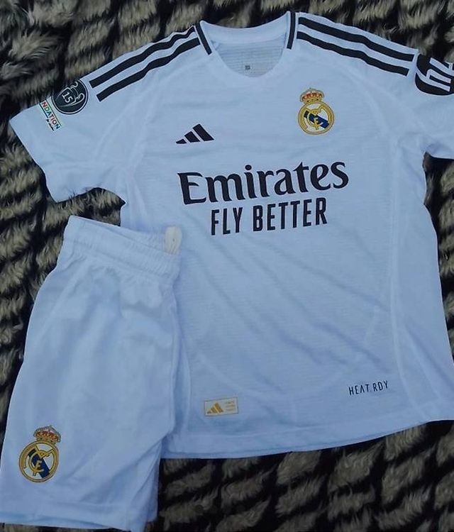 maillots de foot concept Japon dragon Ball Z et autres (Neuf