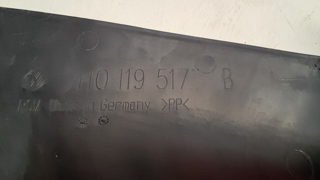 Volkswagen Alle Autoersatzteile: Batterieabdeckung 7H0119517B VW T5 Transporter / Multivan – Gebraucht aus Alpnach-Dorf von Hess-Automobile 2