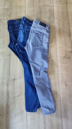 4 Jeans von EDC, Skinny, Grösse 30/28 und 31/28, Top Zustand