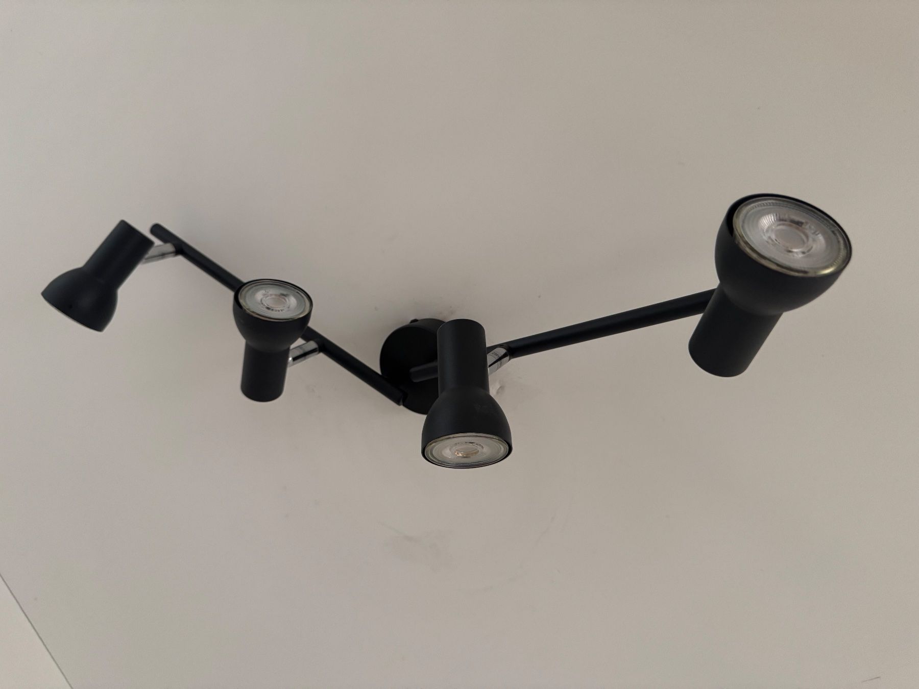 Kronleuchter & Deckenlampen: Schwarze Deckenlampe mit 4 LED-Spots – Gebraucht aus Unterterzen von enej 1