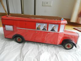 SAURER-Feuerwehrauto Blech und Sound mit Schuco Räder