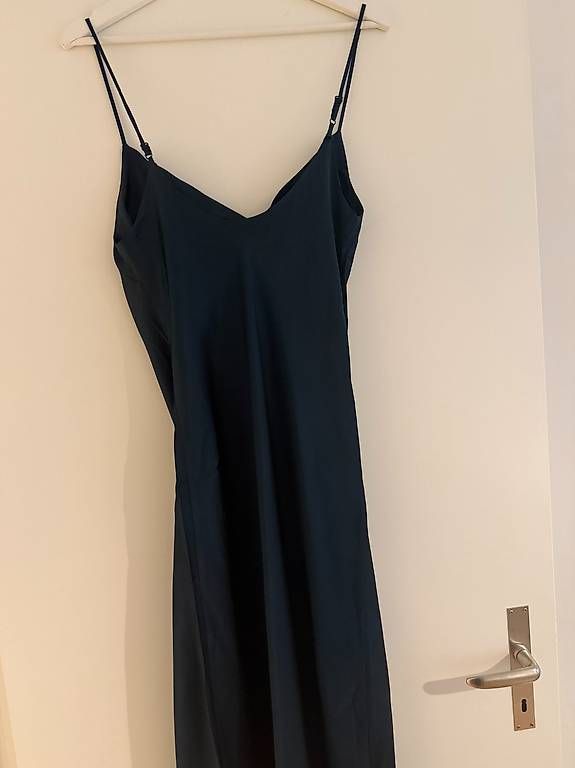 Kleider: ZARA SLIP DRESS  SIZE M! – Gebraucht aus Wallisellen von Marij1986 3