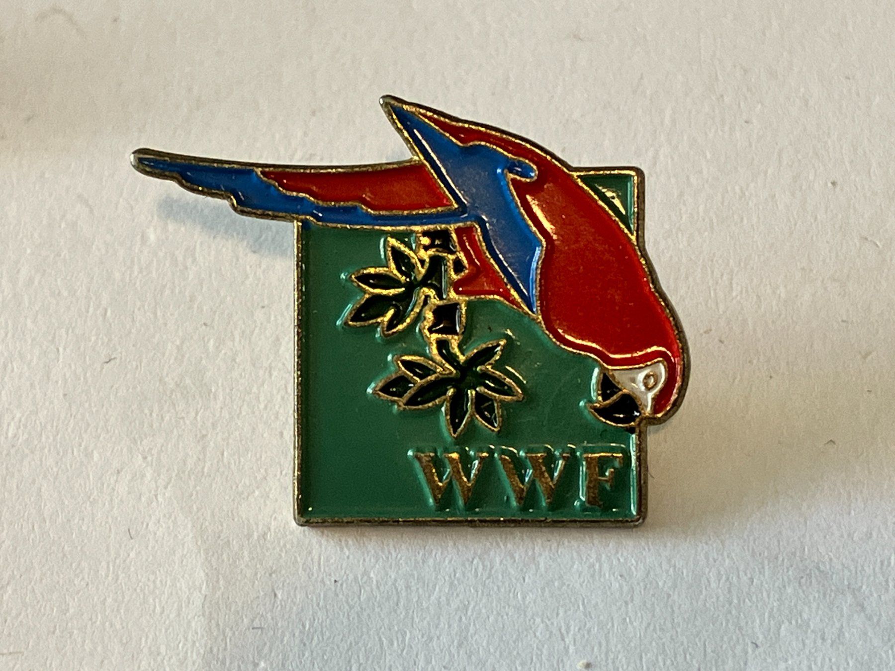 Plaketten & Abzeichen: 1 Pin WWF Papagei – Gebraucht aus Basel von djwwpp