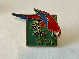 1 Pin WWF Papagei