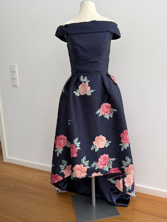Abendkleid dunkelblau mit Blumenmuster