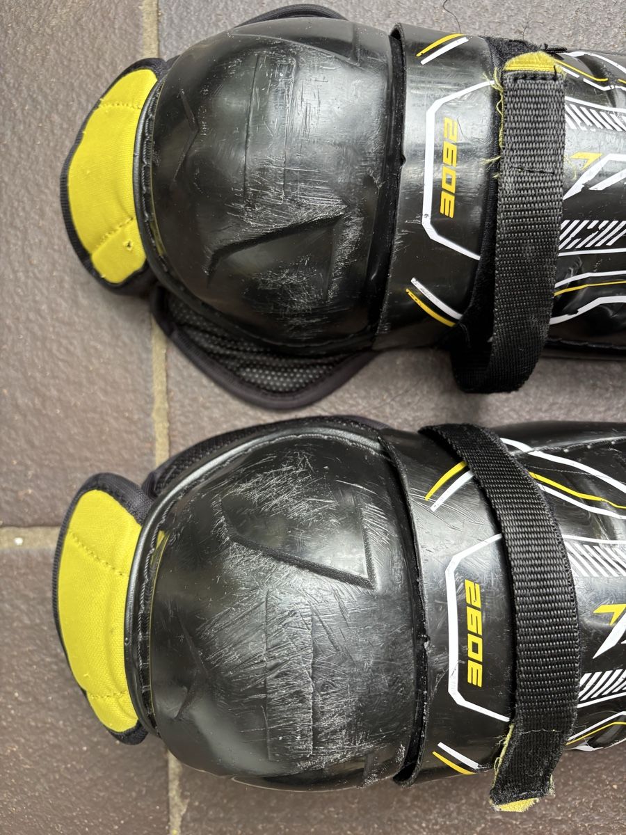 Ccm Schutz & Schoner: Tacks Eishockey Knieschohner – Gebraucht aus Winterthur von niemim 2