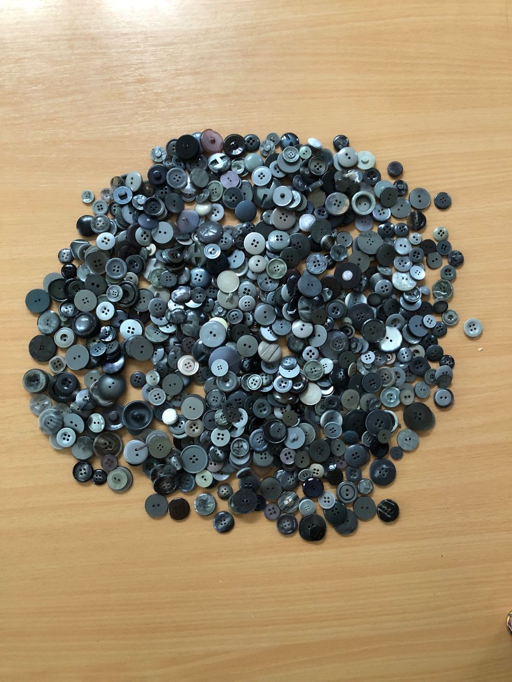 Bottoni: Lot Knöpfe in Grau ca. 800 gr. – Usato da Sirnach venduto da Goforit2001