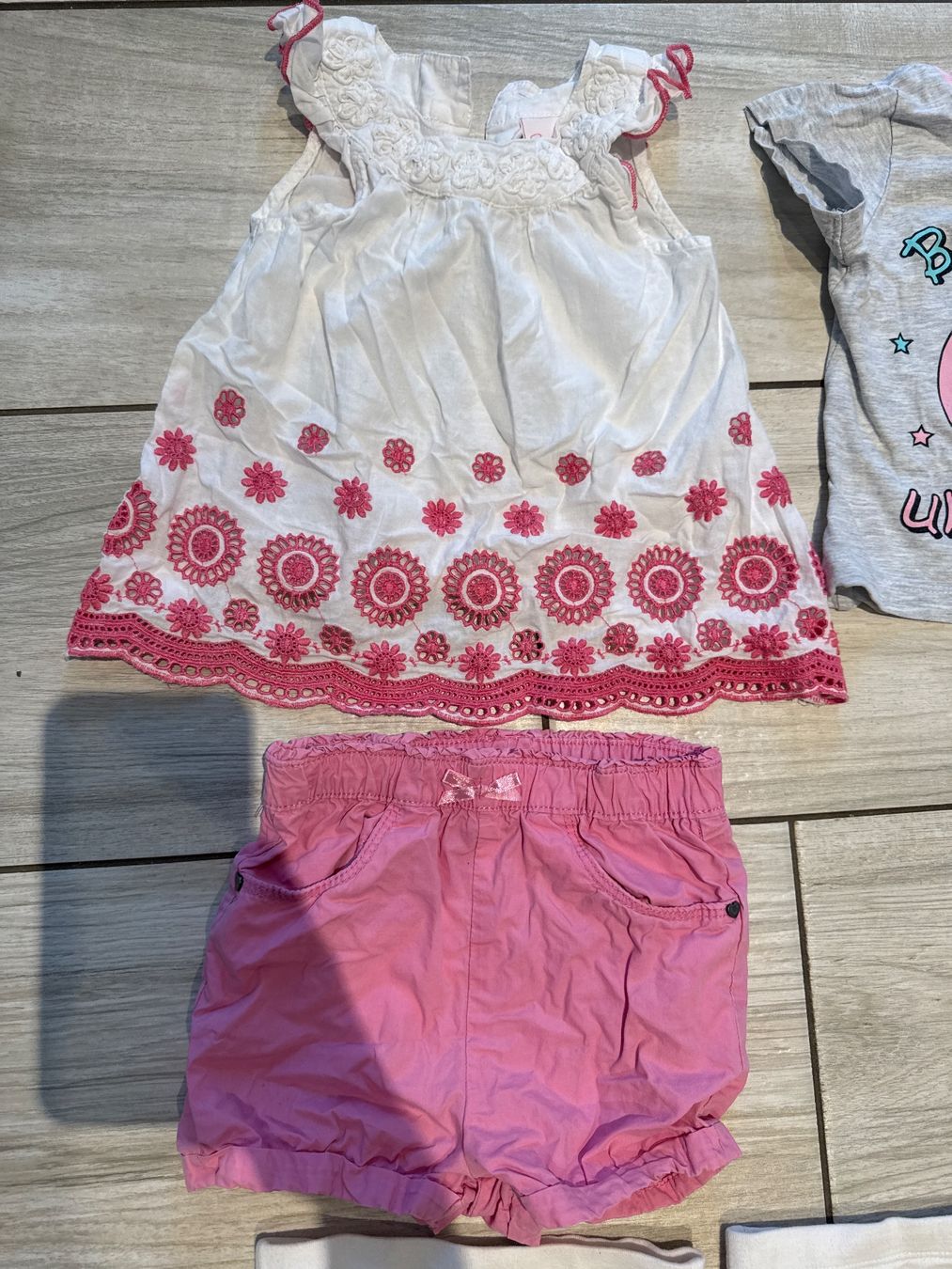 Lotti & Set di vestiti: Sommer Set Mädchen inkl Pipi Trainings Slip – Usato da Gelterkinden venduto da Familienferien 1