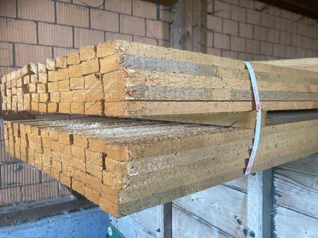 Articoli in legno: Deckleisten sägeroh Tanne – Usato da Pfäffikon ZH venduto da Ford7840