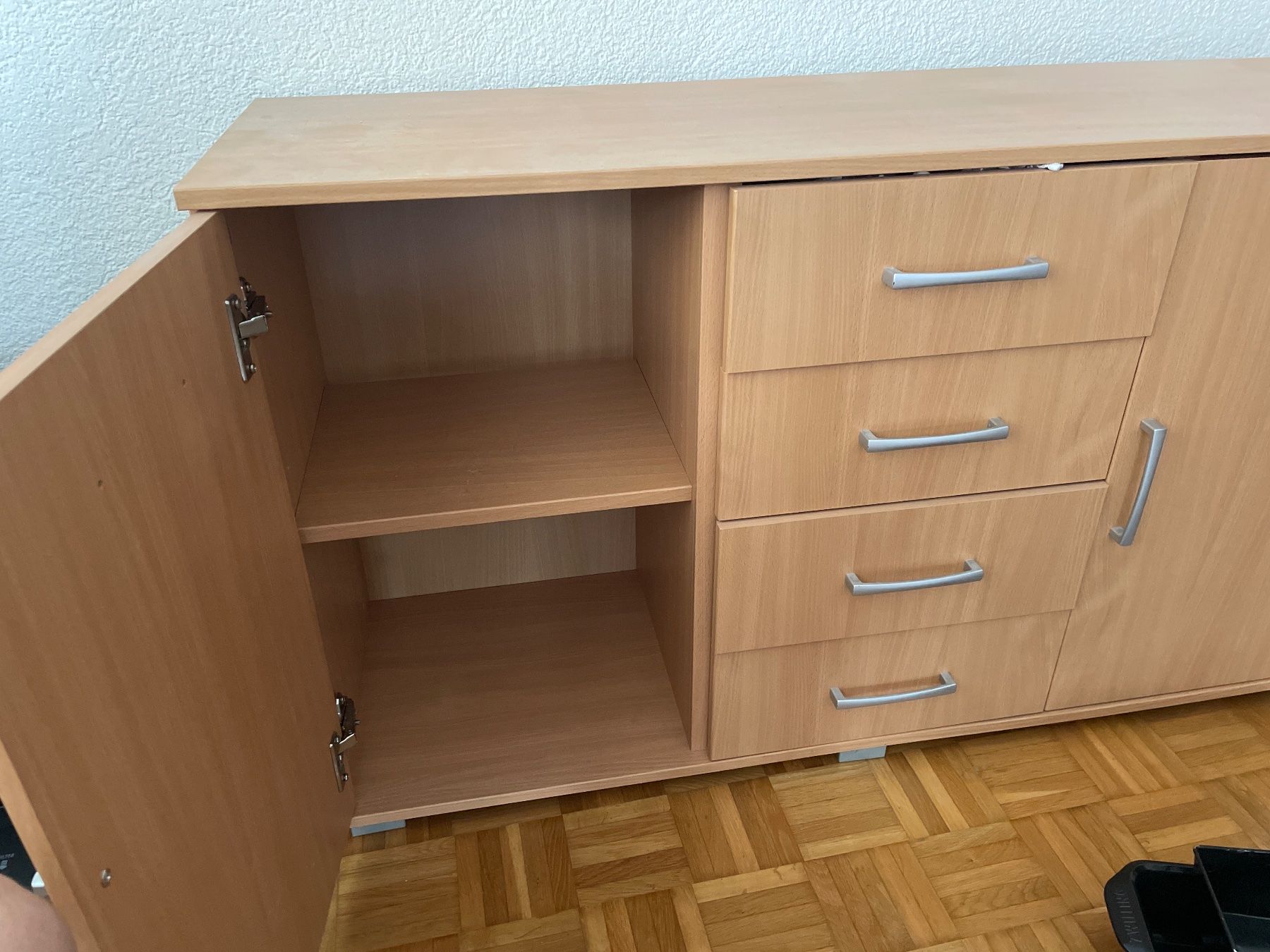 Cassettiere: Sideboard Buche 4 Schubladen 2 Tueren gebraucht – Usato da Tuggen venduto da Moekli0 1