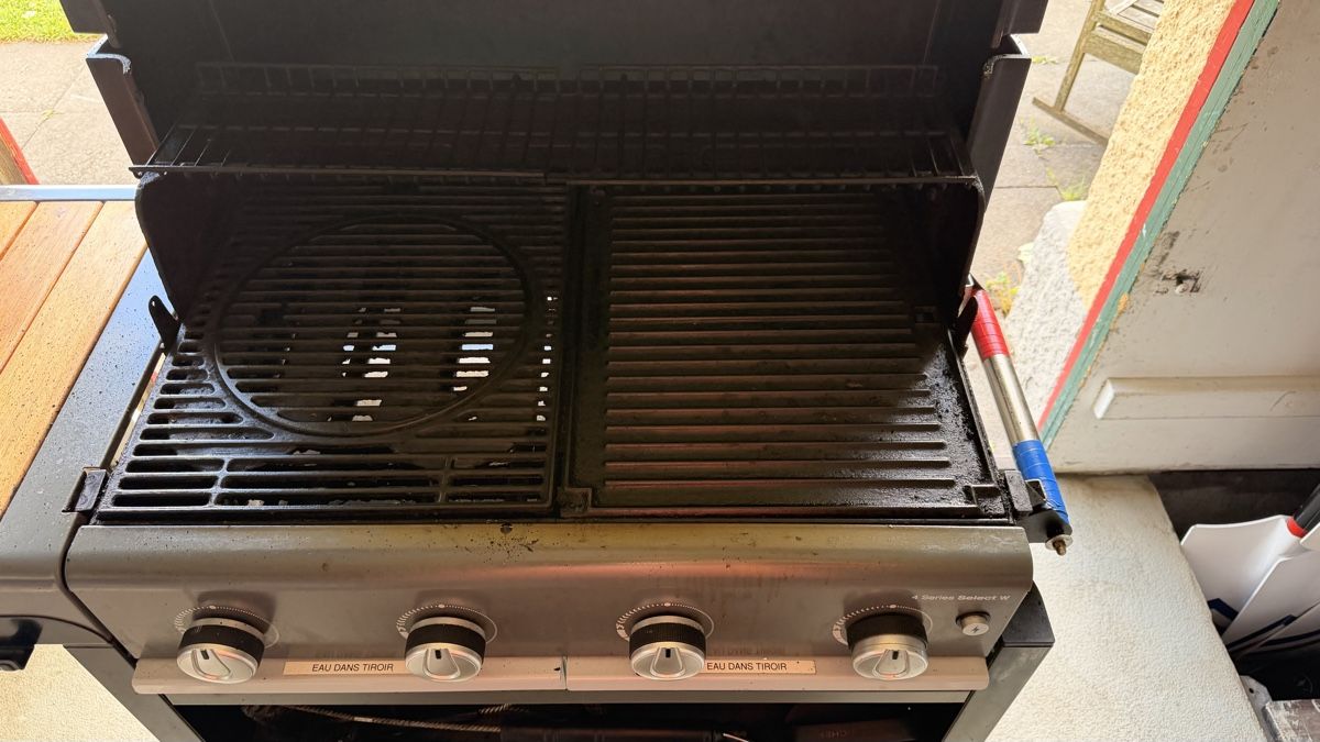 Griglie: BBQ CAMPINGAZ 4 series select  W37477 – Usato da Kilchberg ZH venduto da Ania.D 2