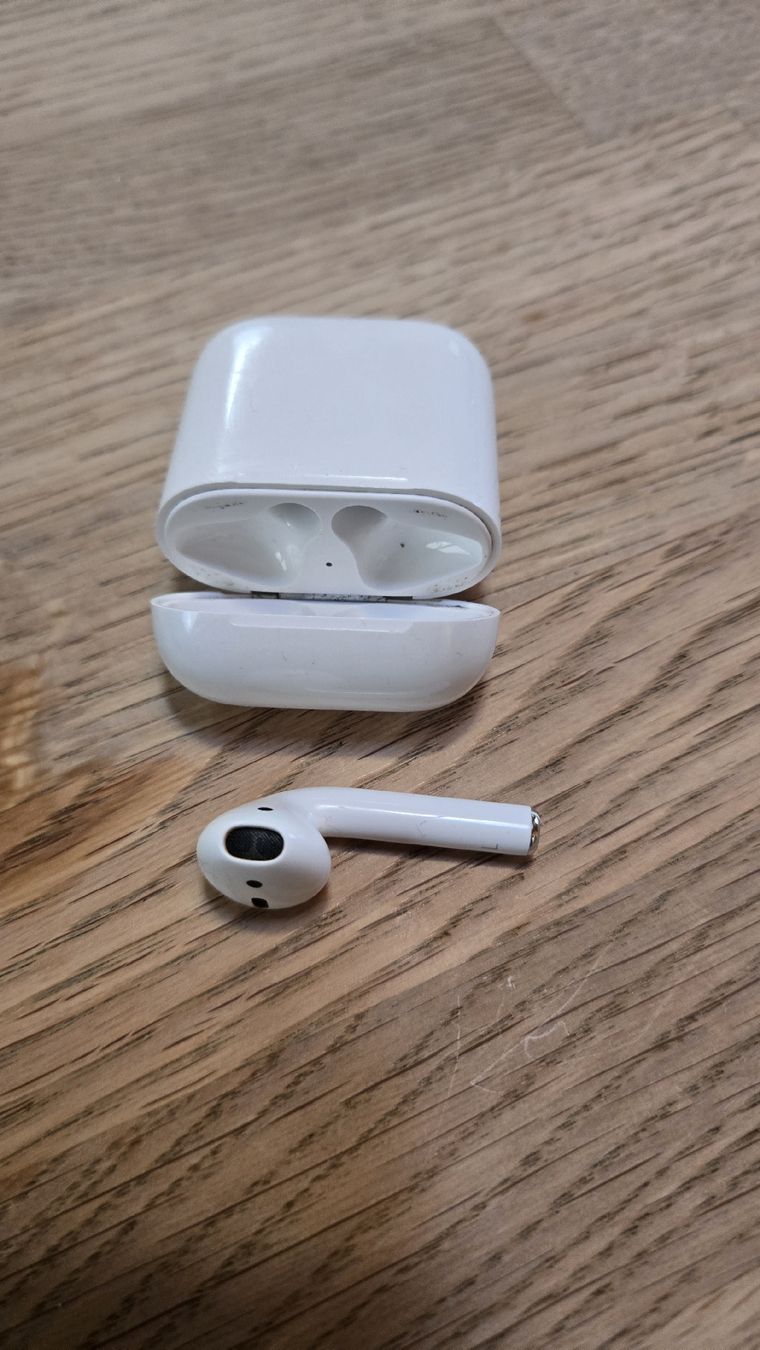 Apple Cuffie: Linker Apple AirPod Kopfhörer mit Ladecase – Usato da Ausserferrera venduto da Chuan 1