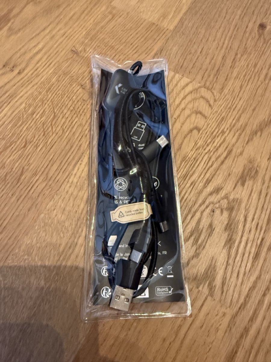 Cavi: Dual Ladekabel USB-C Neu – Nuovo e nell'imballaggio originale da Wettingen venduto da myworldsking