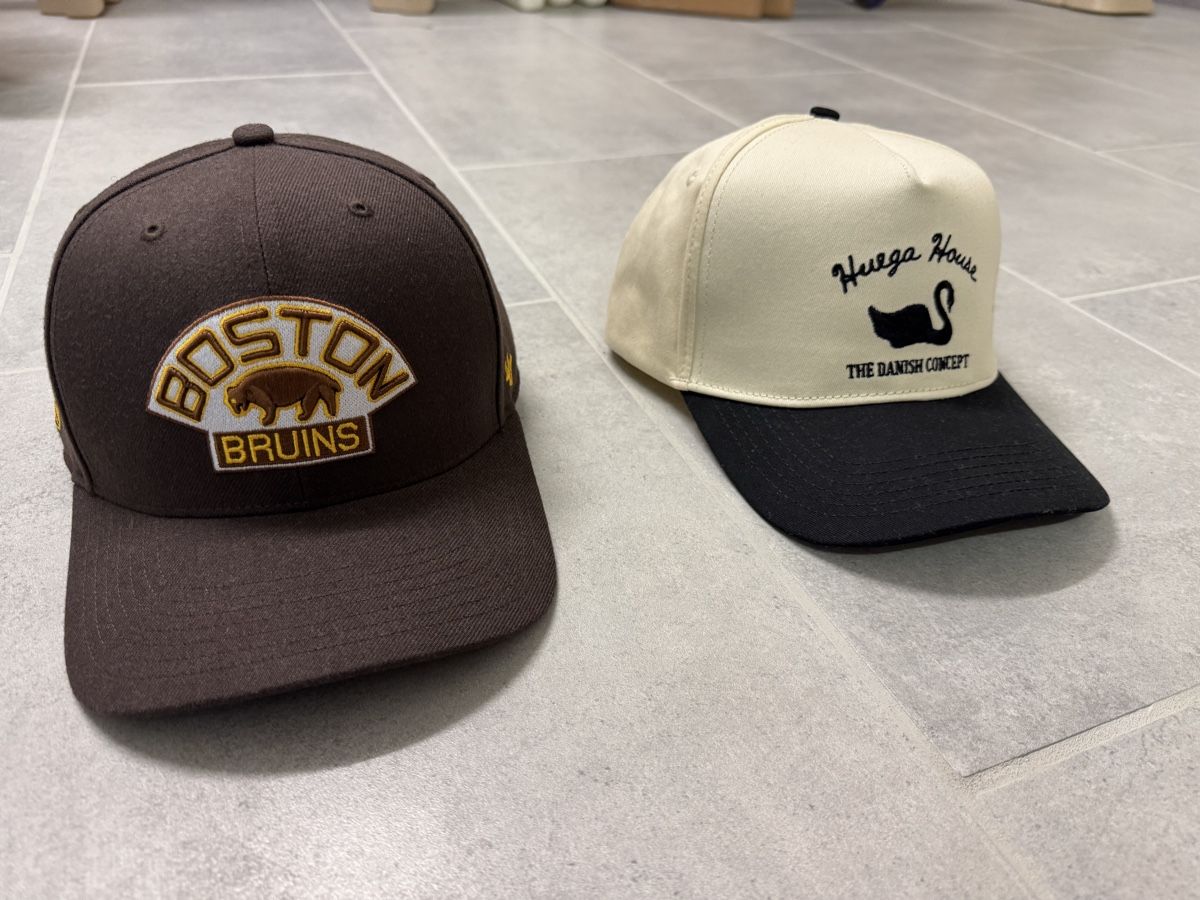Copricapi, berretti & cappellini: 4 Snapback Caps - Winter & Stoff Caps – Nuovo (secondo la descrizione) da Fislisbach venduto da an2an 6
