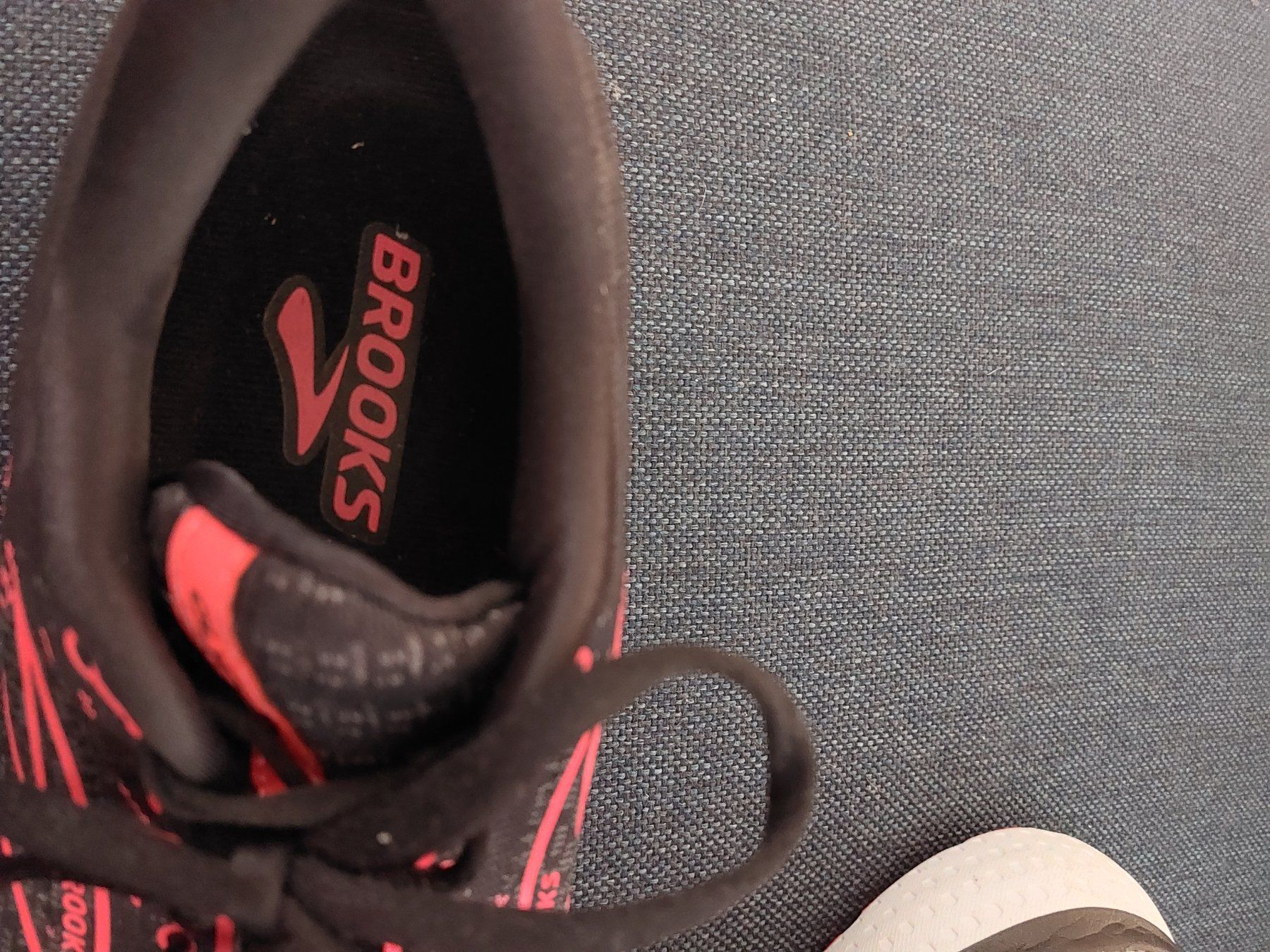 Brooks Scarpe da donna: BROOKES Laufschuh EUR 40,5 – Usato da Schötz venduto da Alesig71 5
