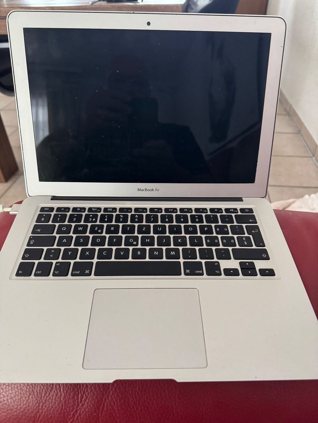 Apple Notebooks: MacBook Air 13" A1466 EMC 2632 gebraucht – Gebraucht aus Hunzenschwil von UF61