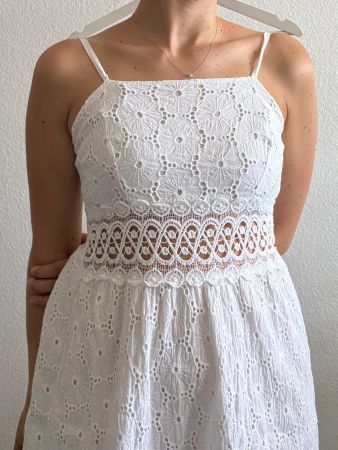 weißes Sommerkleid