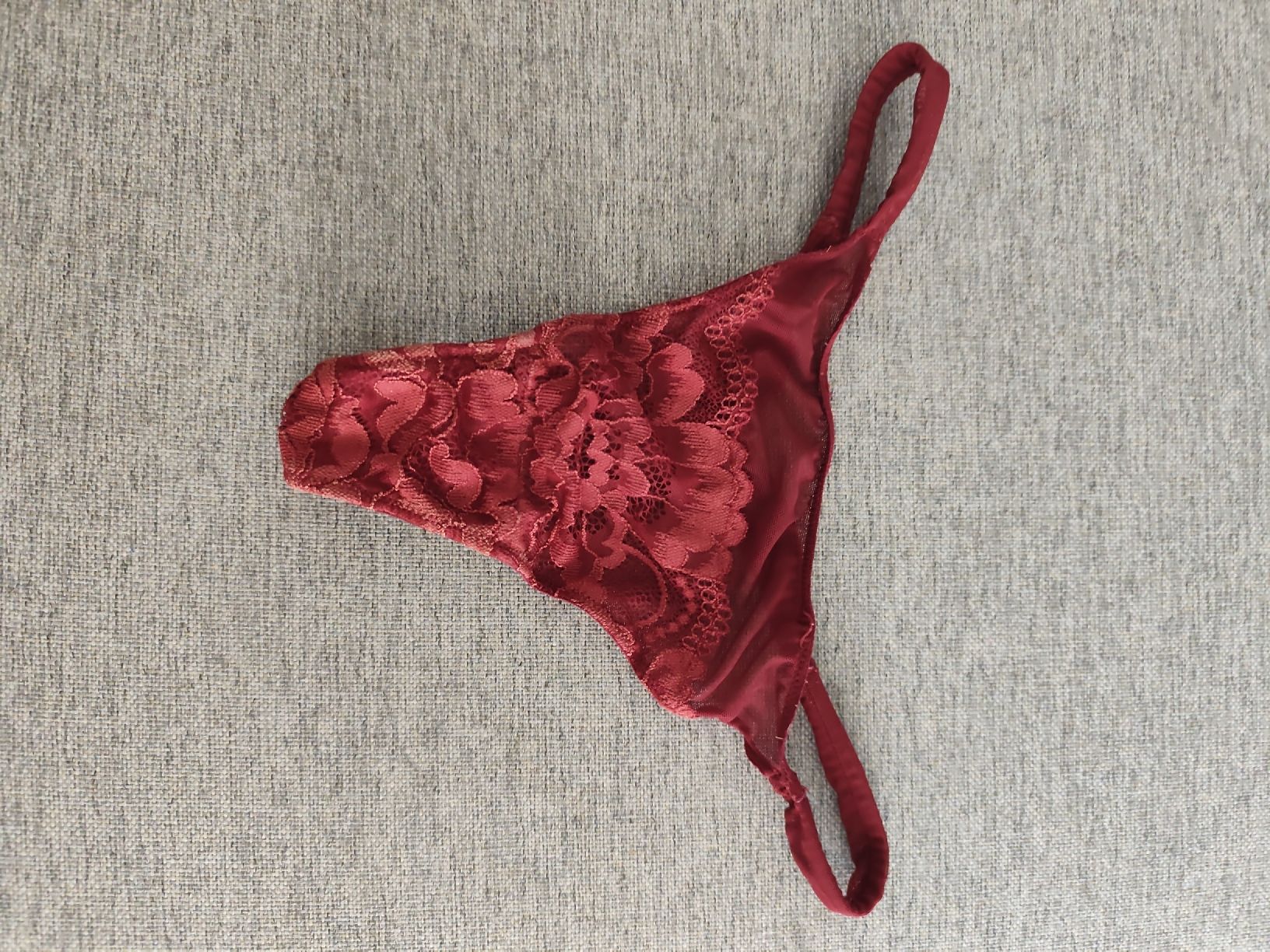 H&M Sonstige Unterwäsche: String-Tanga rot Spitze Grösse S.  – Gebraucht aus Lenzburg von Iso_jcf7