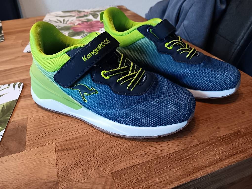 Scarpe per ragazzi: Verkaufe Hallenturnschuhe gr.32 – Usato da Günsberg venduto da ste_qq59