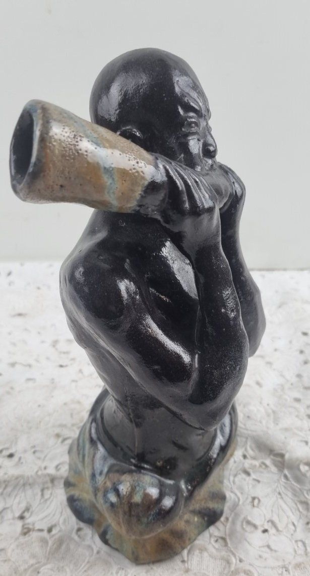 Figuren: Afrikaner mit Horn aus Sammlung – Gebraucht aus Flums von Flumsantik 1