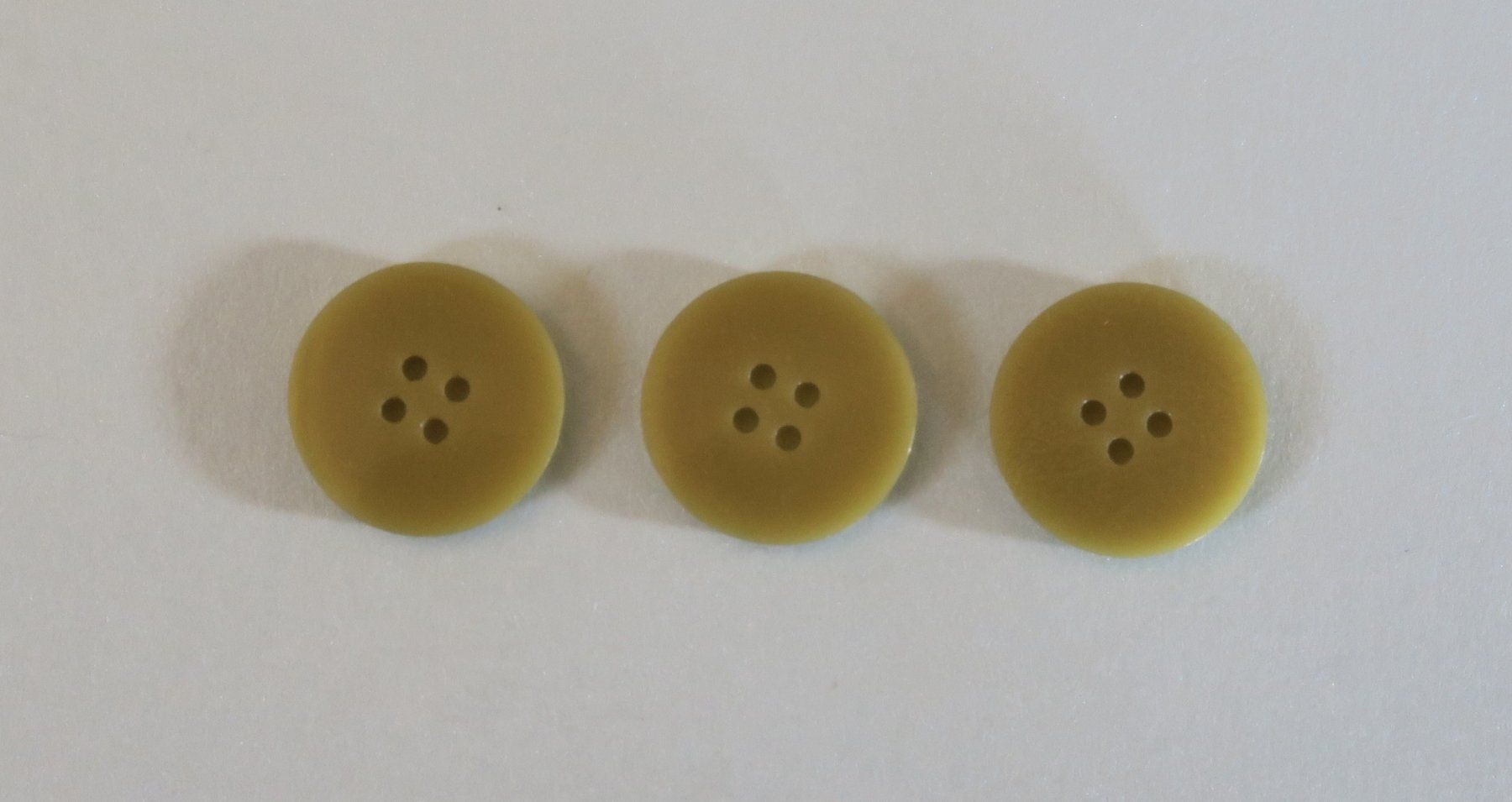 Bottoni: 3 Knöpfe, ø 17.6 mm – Usato da Brittnau venduto da marlenestone 1