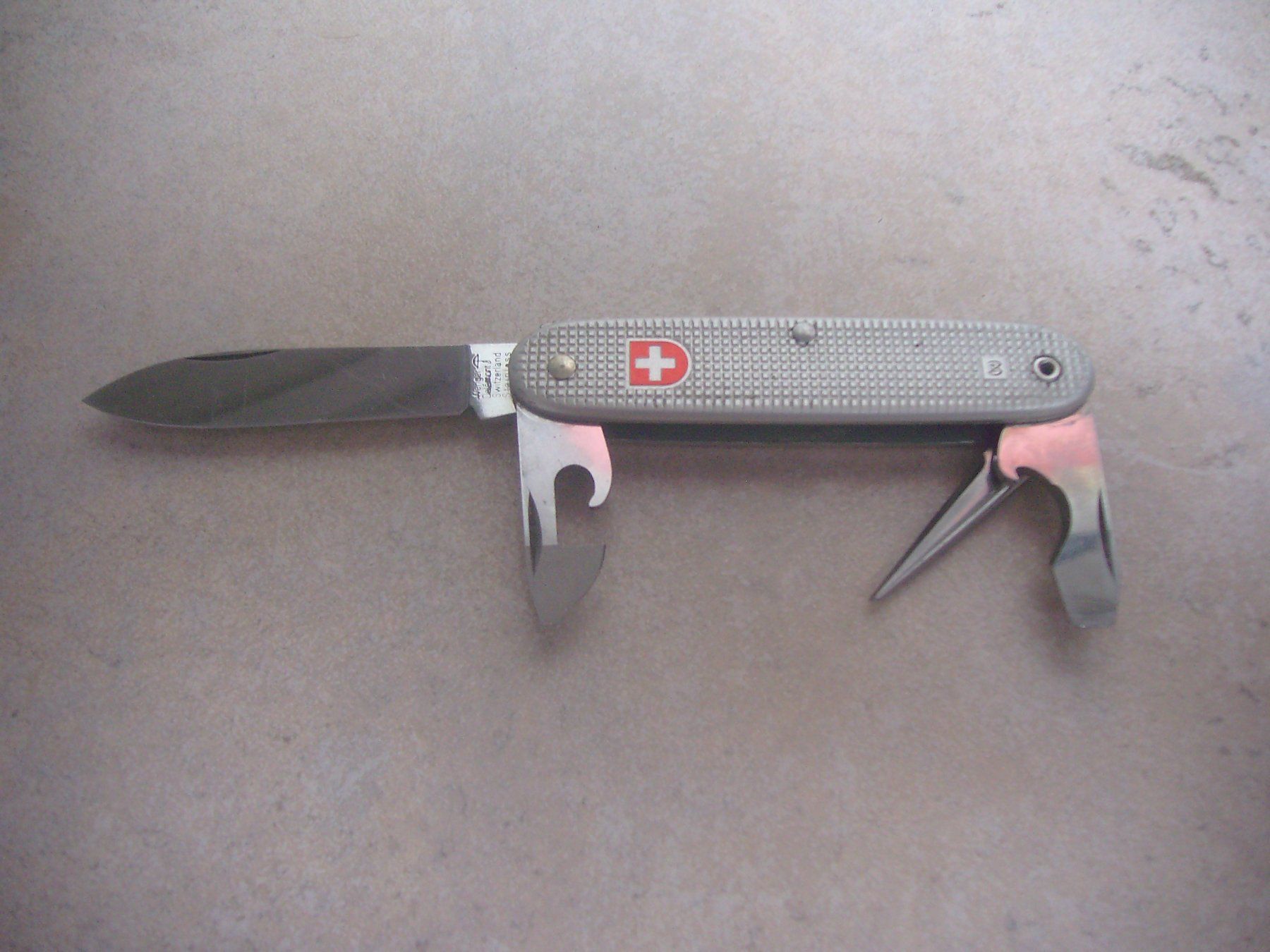 Armée suisse Couteaux de poche: Millitär Sackmesser 1983 – D'occasion à Felben-Wellhausen par Badge95