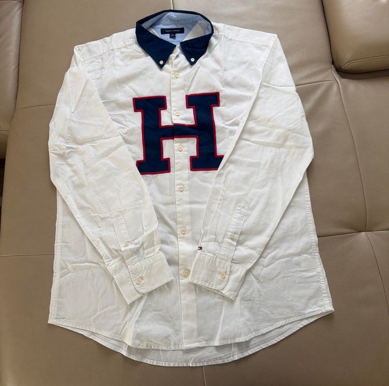 Tommy Hilfiger Hemden: Brandneues Tommy Hilfiger Hemd – Neu und originalverpackt aus Köniz von Kennii_11