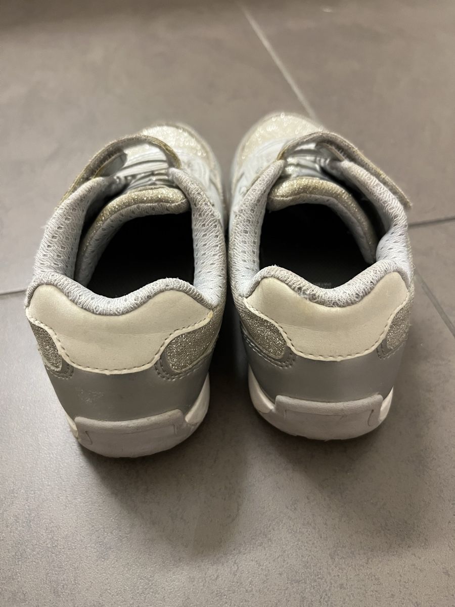 Geox Scarpe per ragazze: Geox Halbschuhe Sneaker Silber 29 – Usato da Zürich venduto da Gabi_78 2