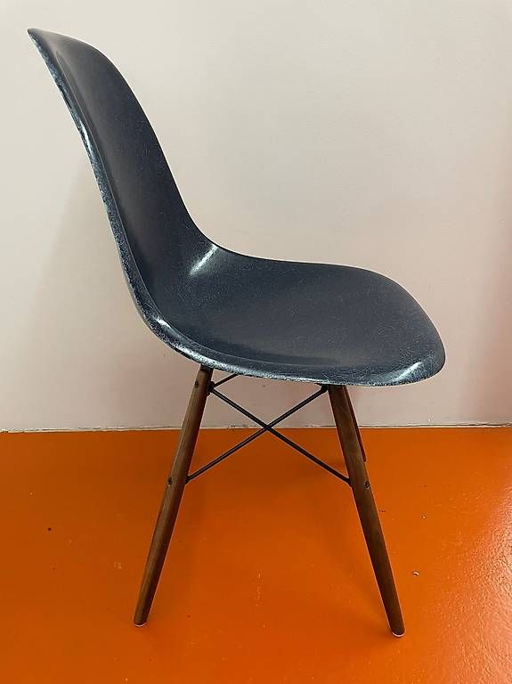Sedie: Eames side chair - Navy Blue – Usato da hermrigen venduto da Hasihasi2 1