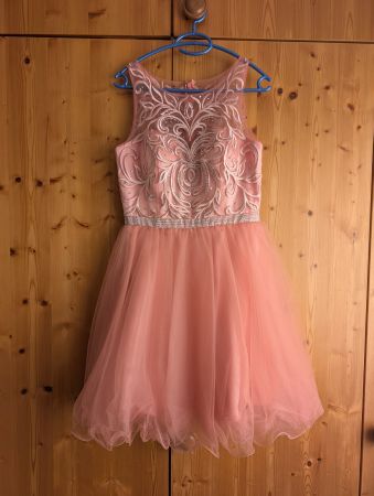 Wunderschönes Kleid in edlem Lachston