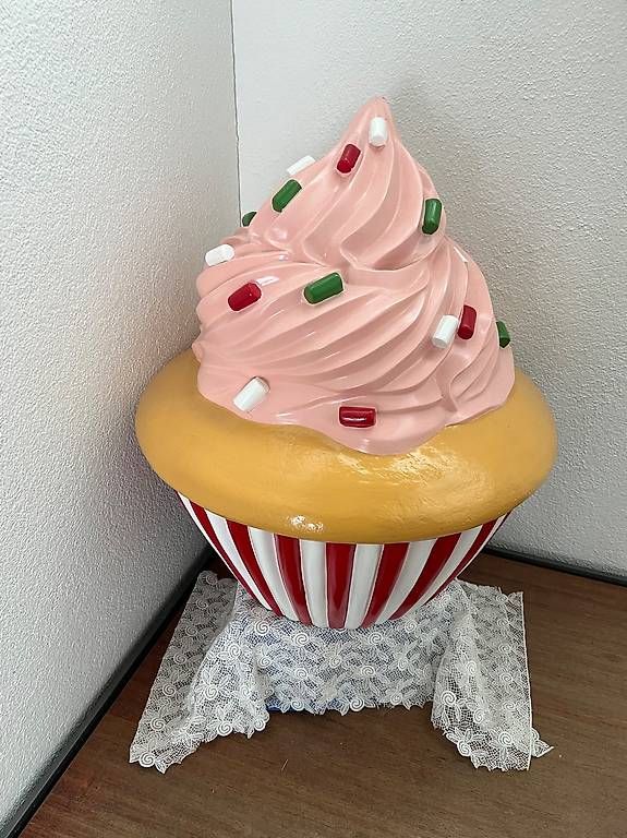 Alle Dekorationen: Riesiger Cupcake Deko   🧁🍭🍬 – Neu (gemäss Beschreibung) aus Rehetobel von Saentis111