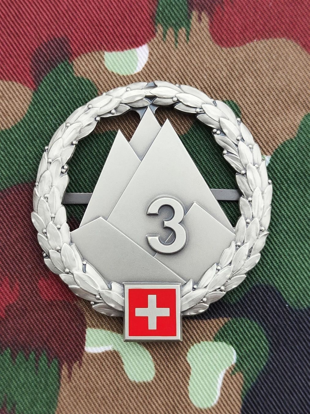 Uniformi: Béretemblem Gebirgsarmeekorps 3 V3 – Usato da Bauma venduto da SwissMilitaria