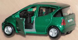 Maisto 1:34 Mercedes-Benz A140 grün met.