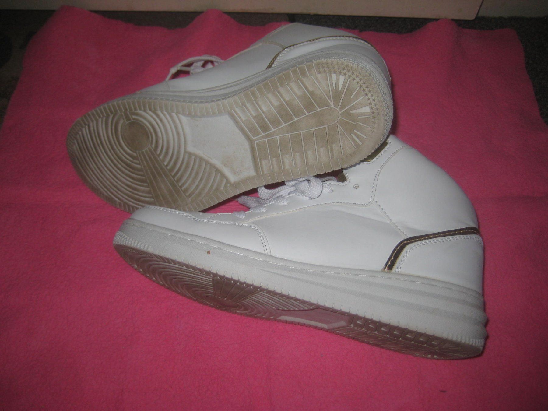 Scarpe da donna: DAMEN   SPORT  SCHUHE – Usato da Uster venduto da flocke1 2