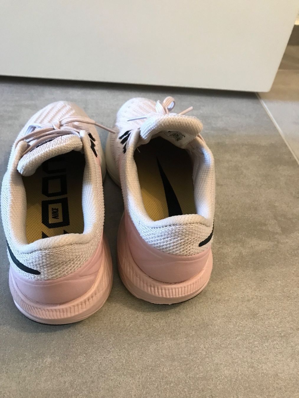 Nike Schuhe für Mädchen: Nike Air Gr. 35,5 Turnschuhe Run – Gebraucht aus Affoltern am Albis von variablend 2