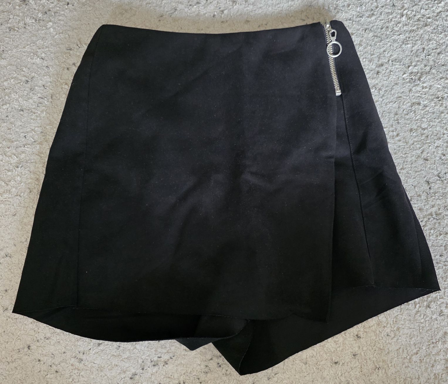 Zara Röcke: Jupe-short Zara noir taille S – Gebraucht aus Vevey von Renka2011