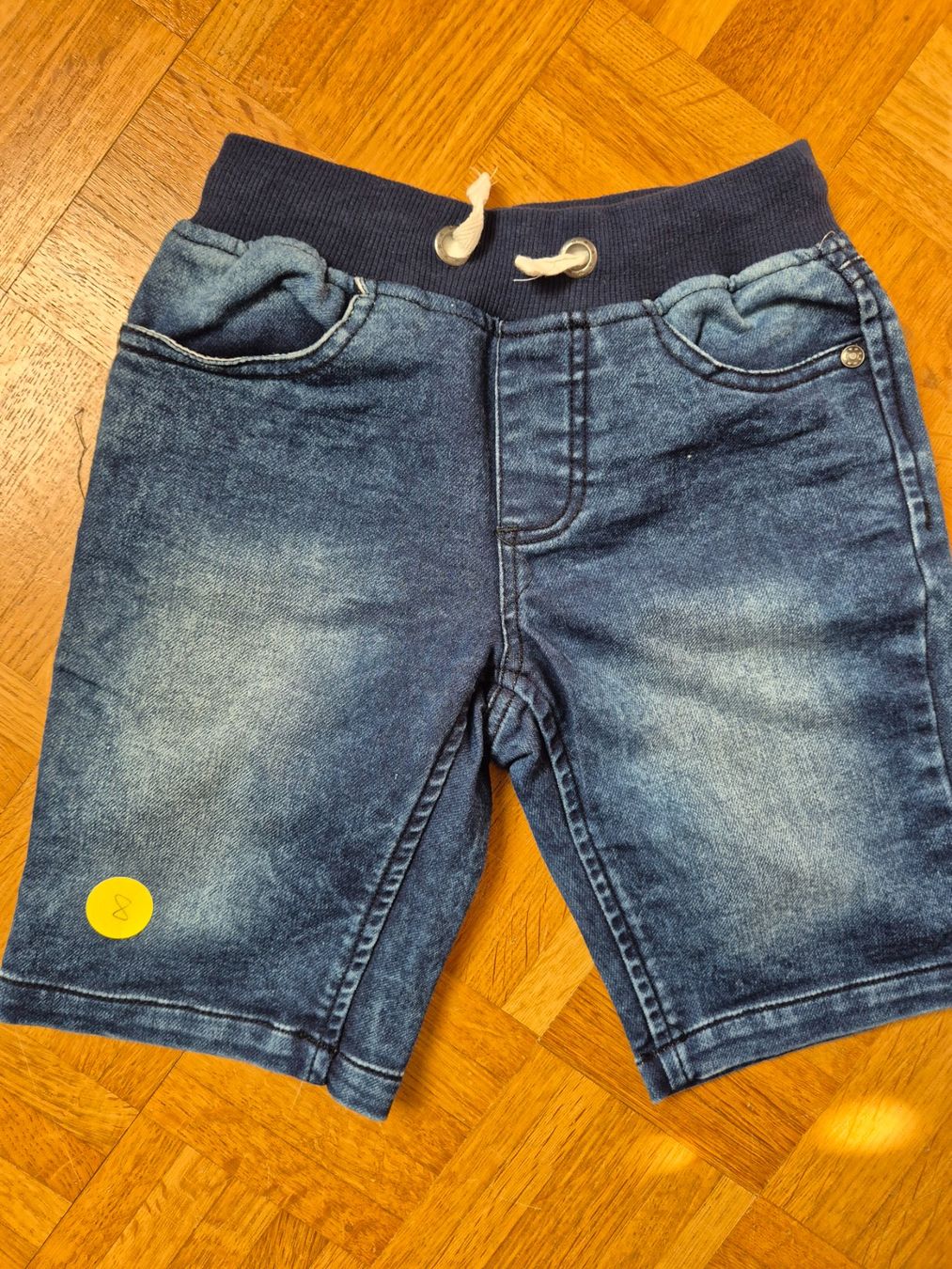Pantaloni: Jeansshorts blau, Gr. 104 – Usato da Dietikon venduto da grafad