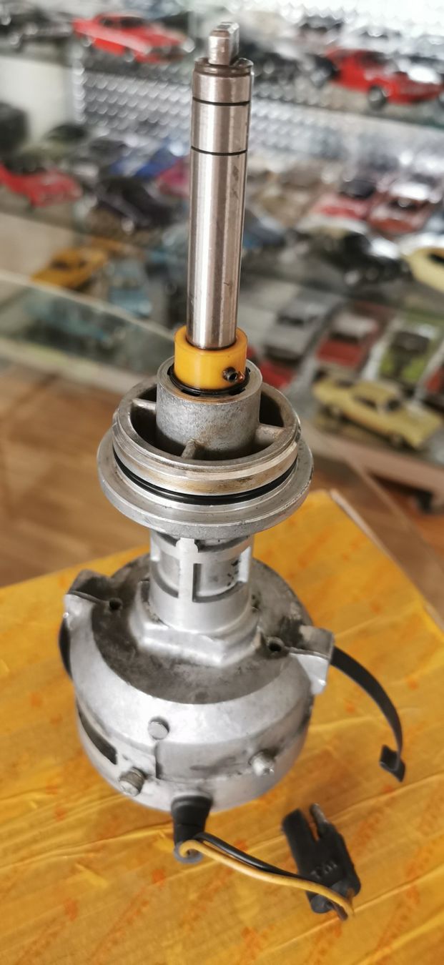 Chrysler Tutti pezzi di ricambio auto: Mopar Zündverteiler RB Block – Usato da huenenberg venduto da Suizofelize
