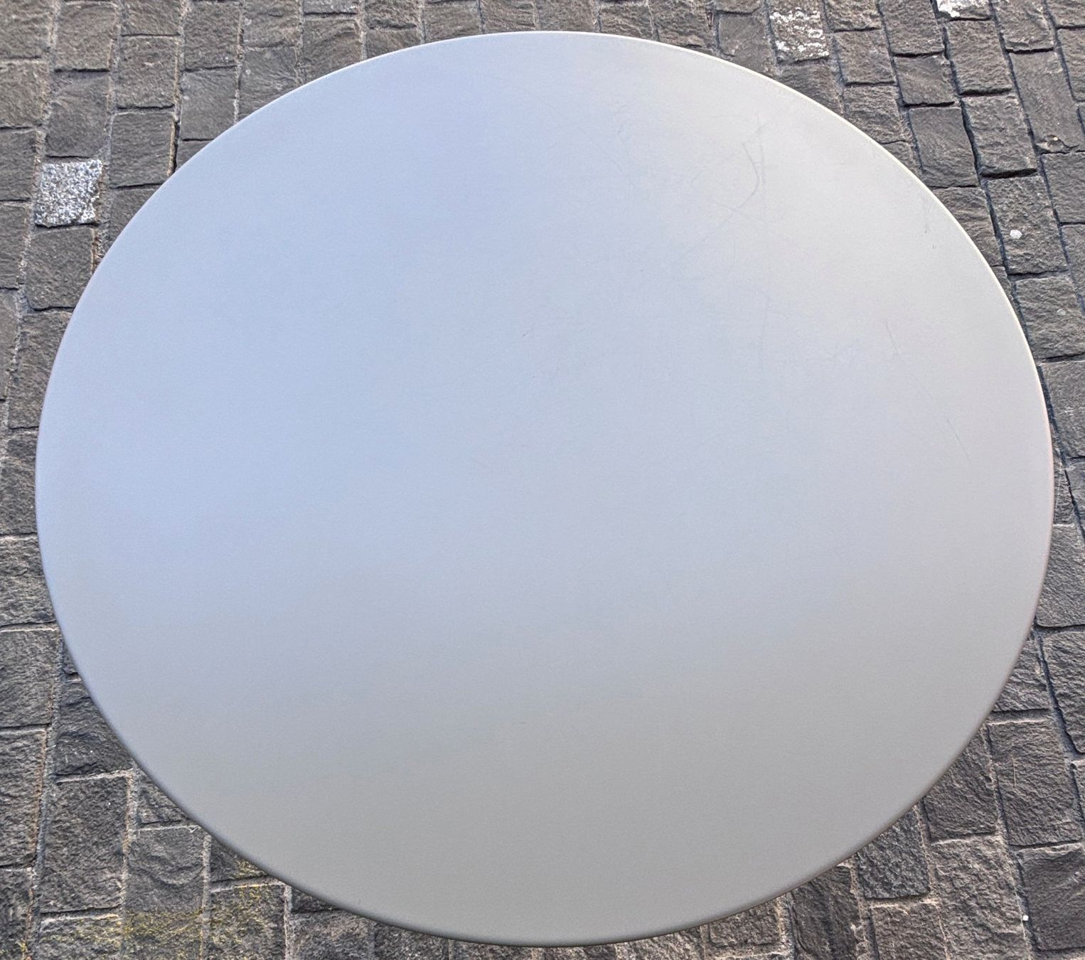 Tische: Tisch rund von emu – Neu (gemäss Beschreibung) aus Chur von elifornico 2