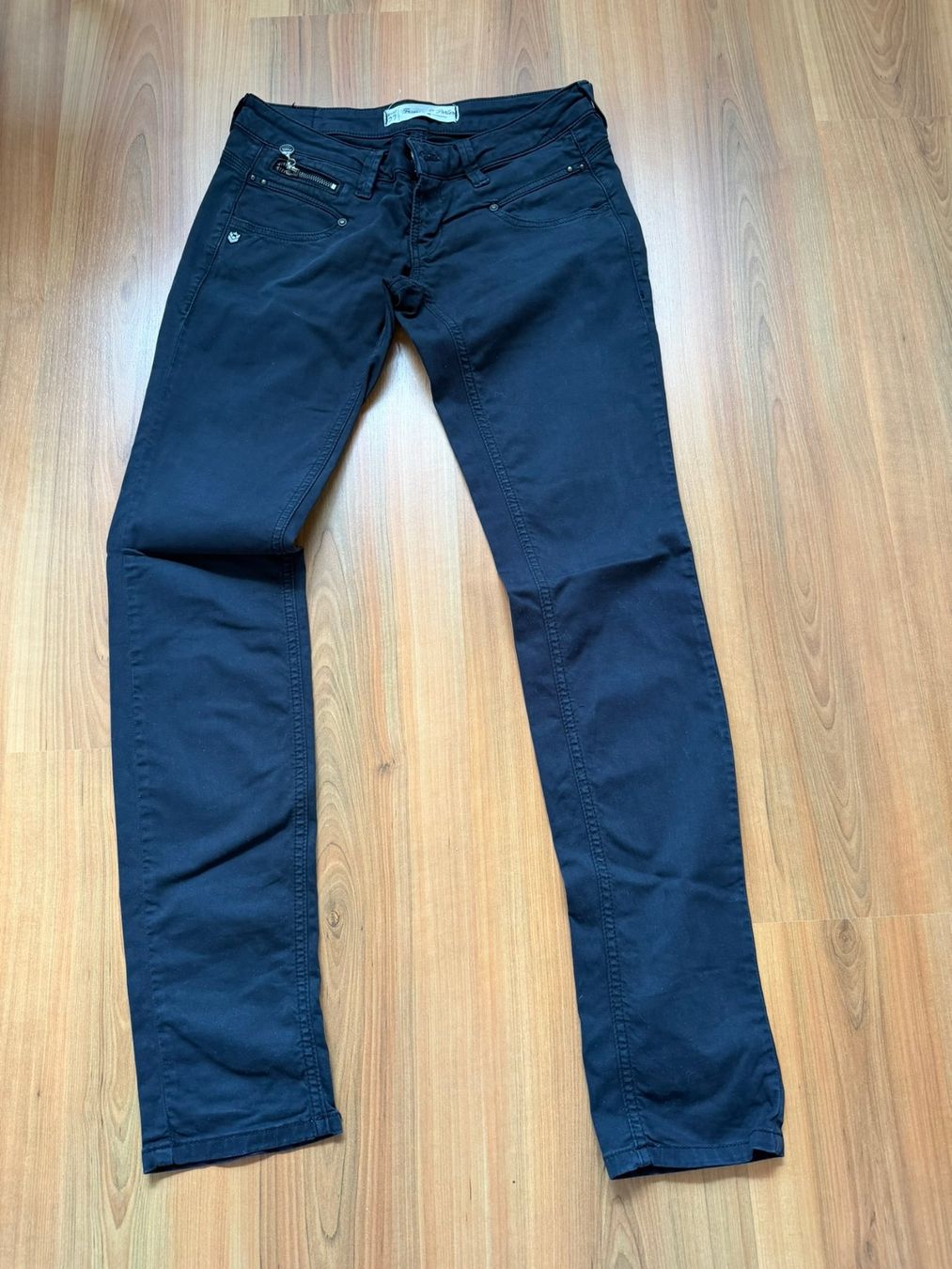 Freeman T. Porter Jeans: Freeman T-Porter Alexa, schwarz – Usato da Burgdorf venduto da Bizeli