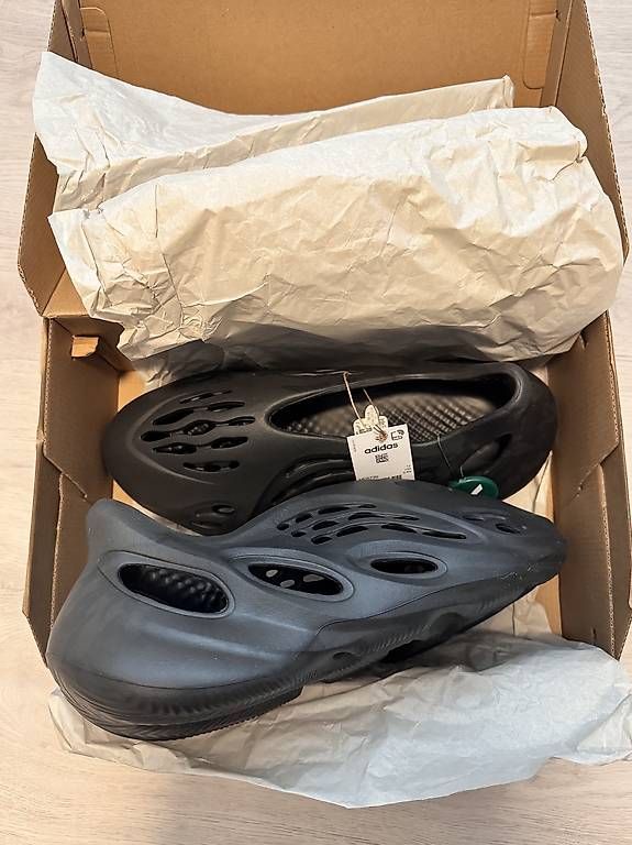 Chaussures hommes: Yeezy Foam Runner (size 12/46) – D'occasion à Basel par kad_sb7h 1