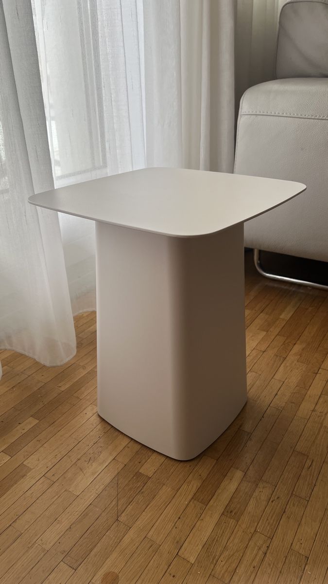 Vitra Tavoli: Vitra Metal Side Table Weiss klein – Usato da Tagelswangen venduto da Bomu