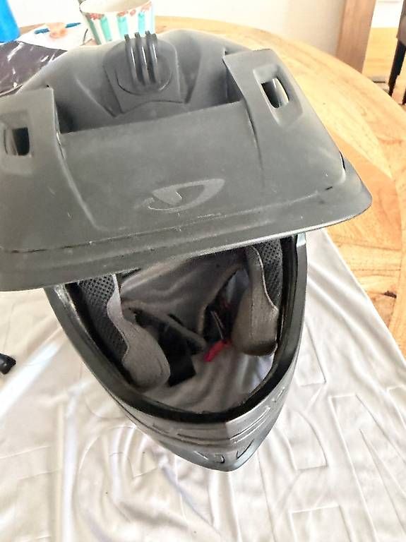 Giro Caschi: Giro Integral Helm Gr. L / MTB Helm – Usato da Stansstad venduto da spasibo 1