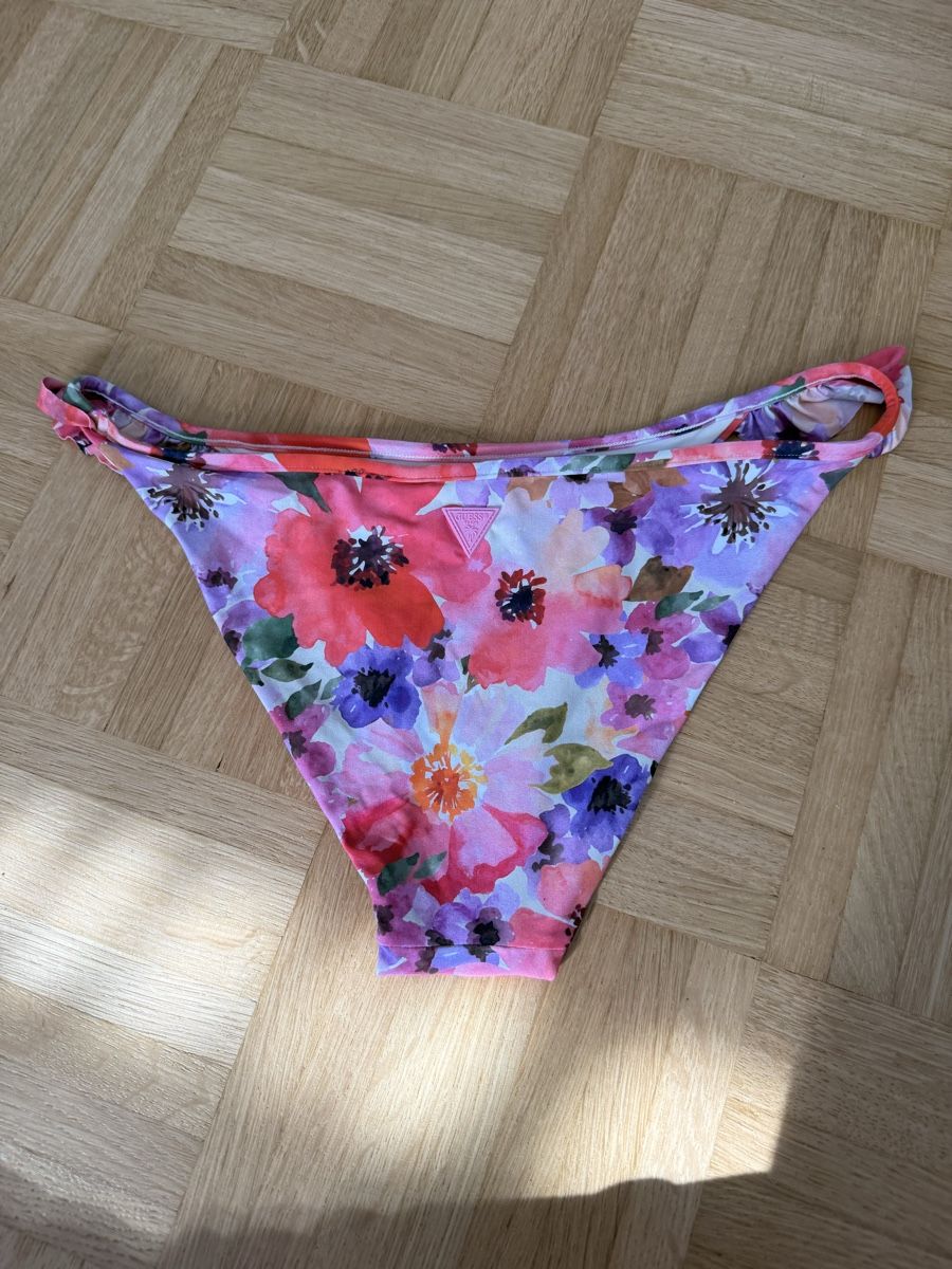 Guess Badekleider & Bikinis: Badehose Guess geblümt S – Gebraucht aus  von  1